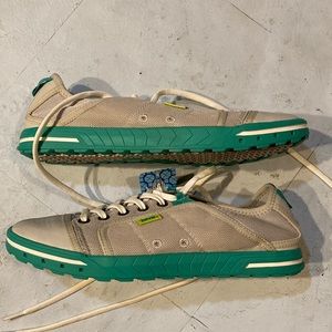 Teva fuse-ion size 10 women’s mesh water shoes green gray